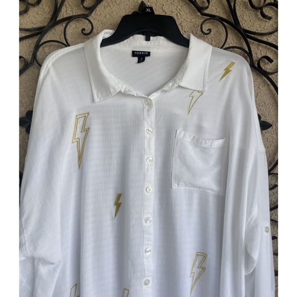 Torrid Drop Shoulder Button Front Top - Size 2X - Lightning White - Picture 5 of 10